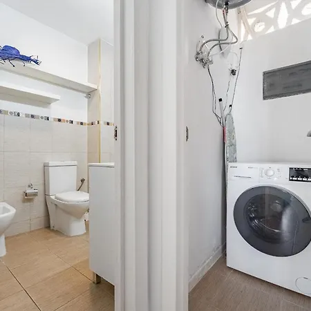 Americos * ארונה